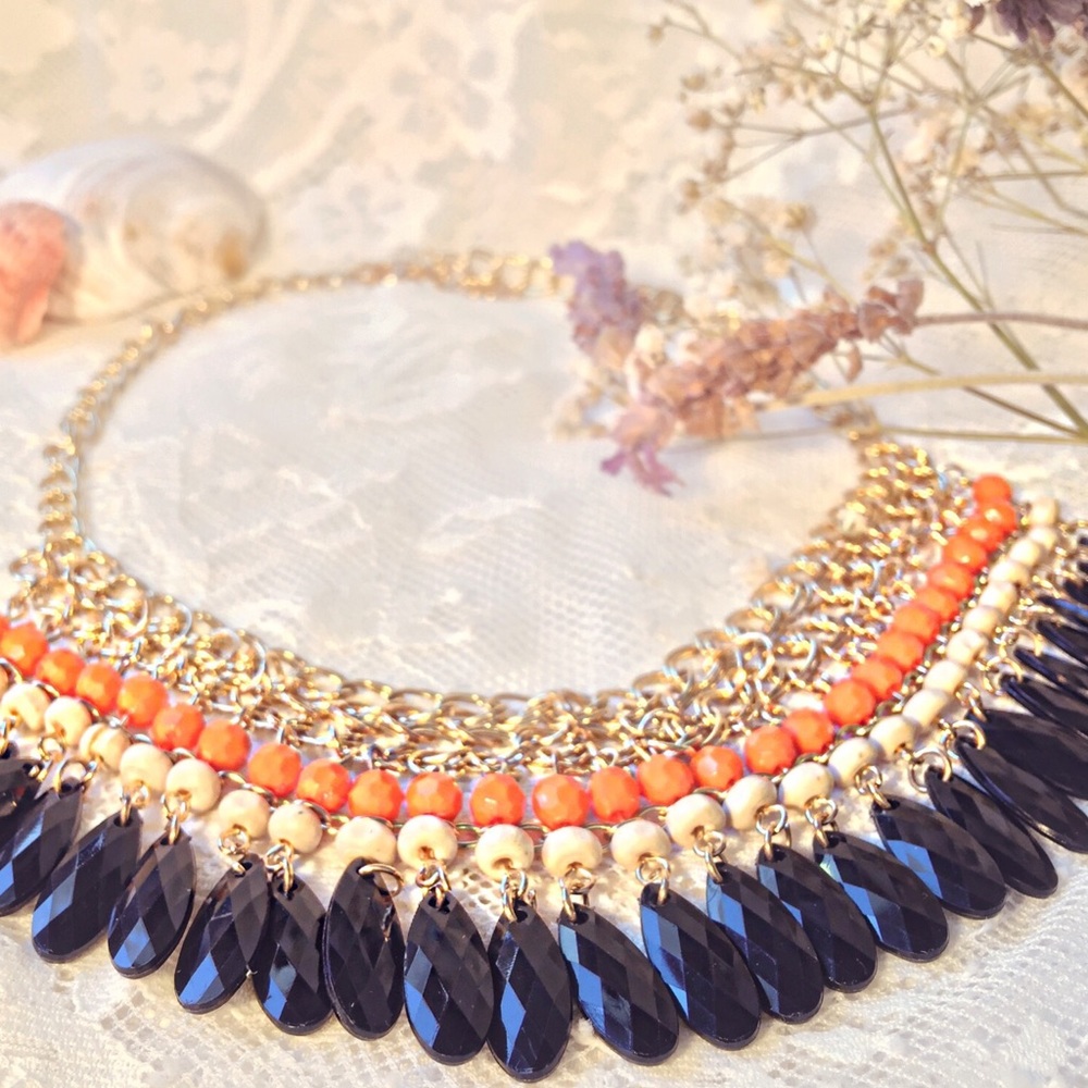 COLORFUL BOHO NECKLACE